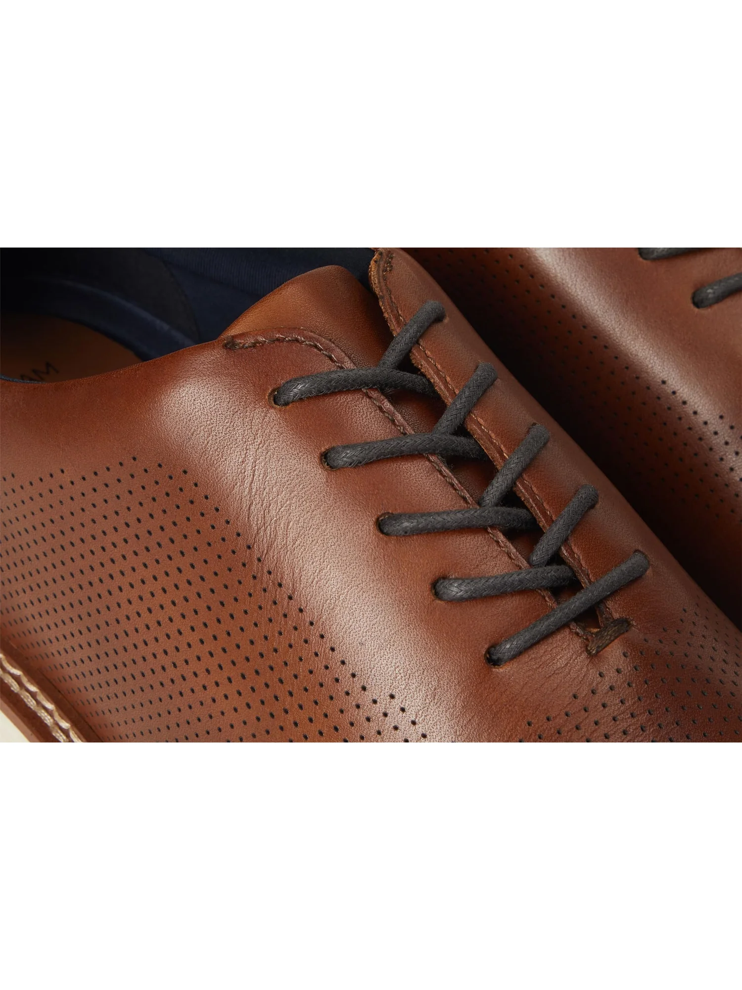 Оксфорды Johnston & Murphy Upton One-piece Perfed Plain Toe — изображение 6 из 7, бежевый