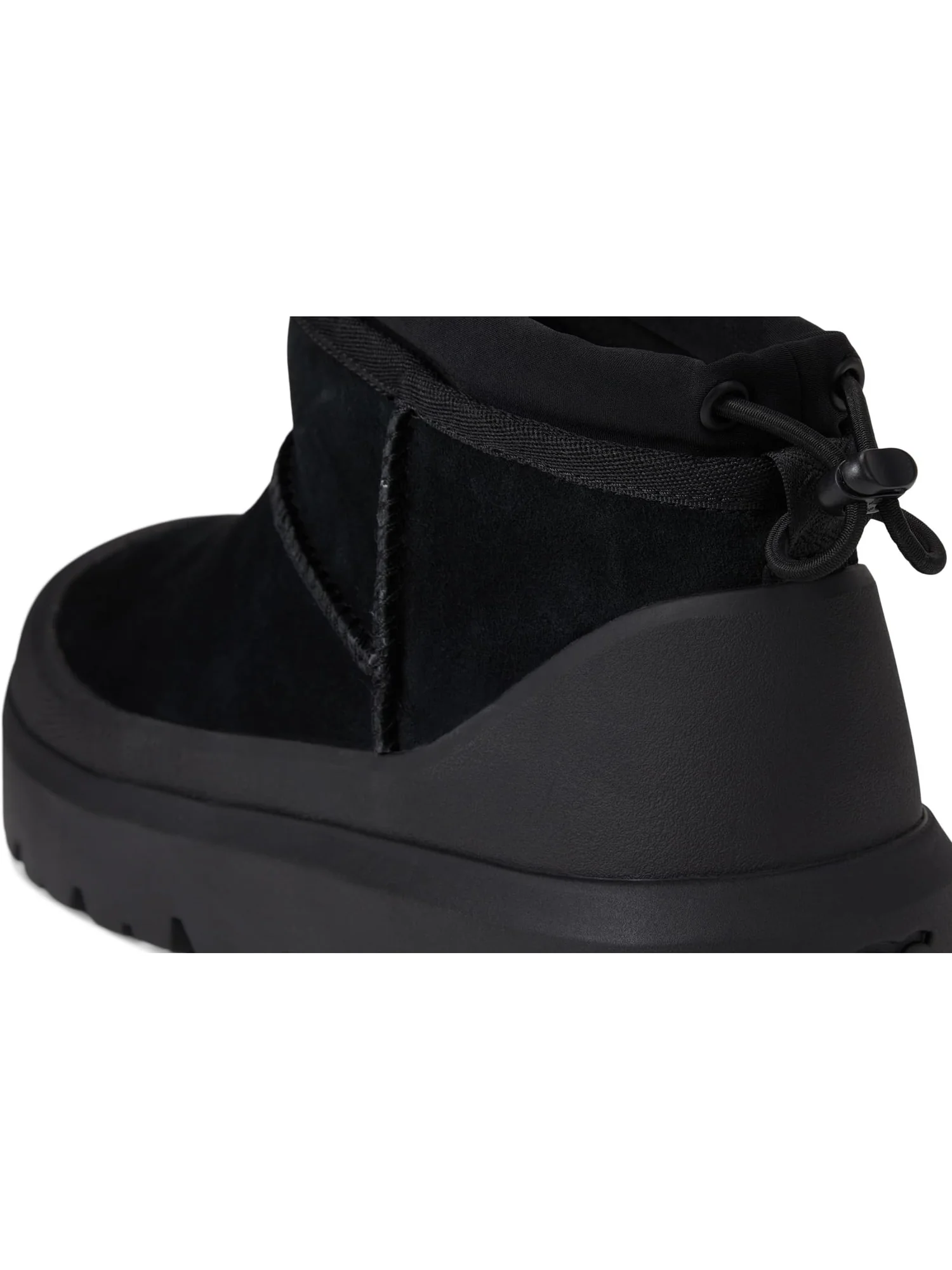 Мужские ботинки UGG Classic Ultra Mini Weather Hybrid замшевые с резиновой подошвой — изображение 6 из 7, черный