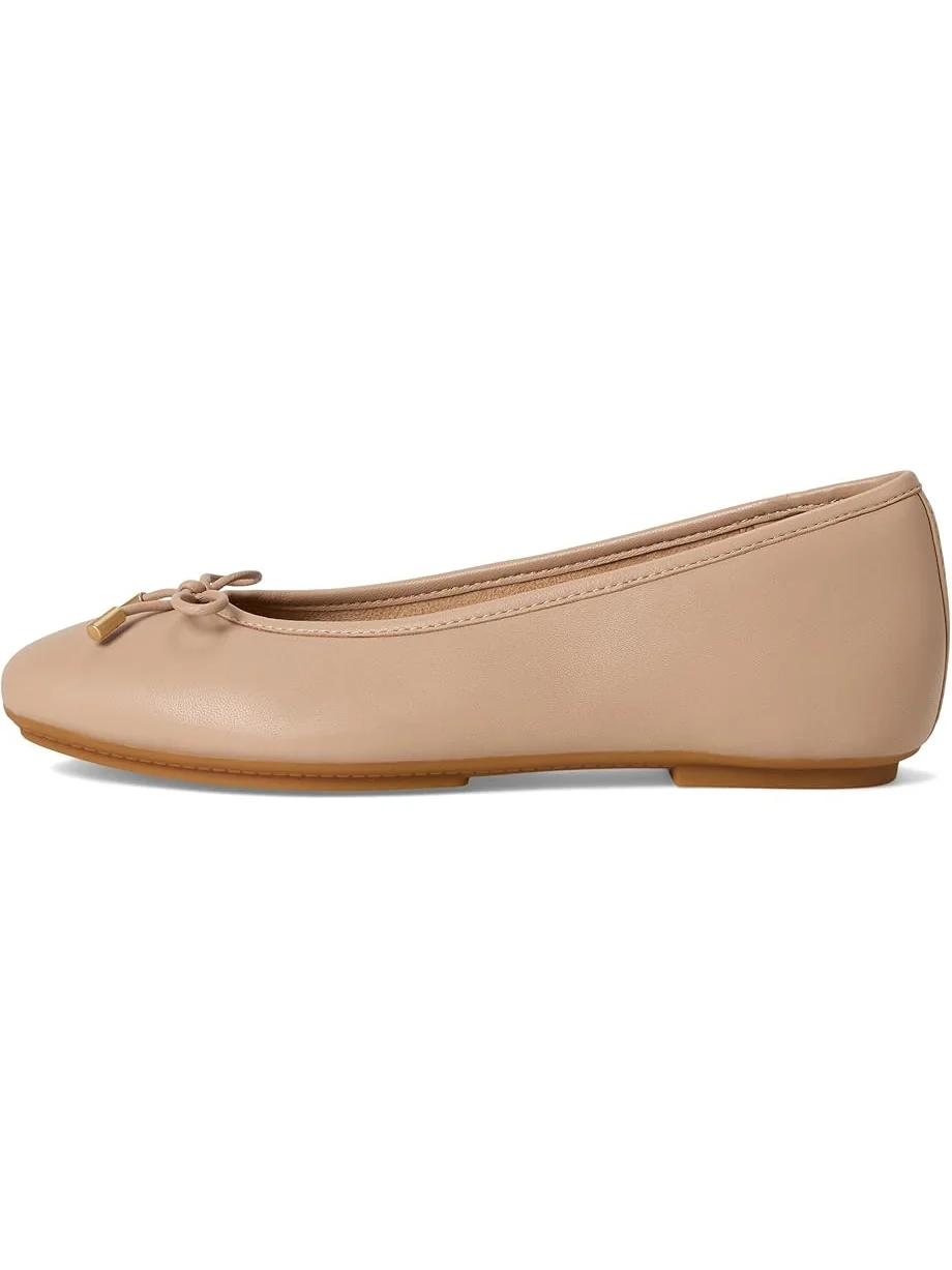 Женские балетки FitFlop Delicato Bow Soft Leather — изображение 4 из 7, классический бежевый
