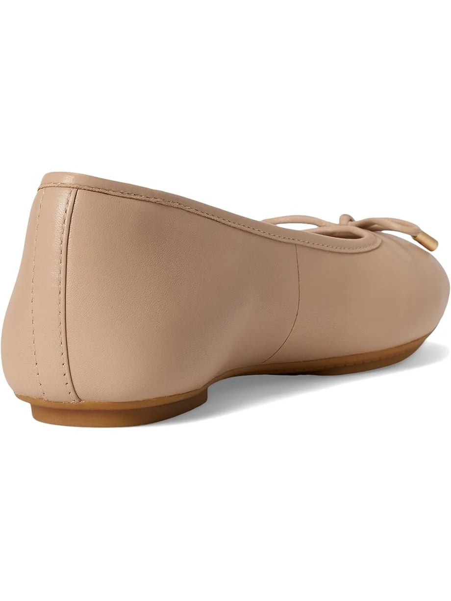 Женские балетки FitFlop Delicato Bow Soft Leather — изображение 5 из 7, классический бежевый