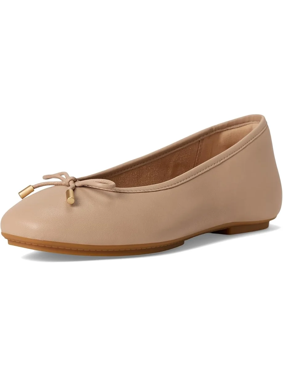 Женские балетки FitFlop Delicato Bow Soft Leather — изображение 7 из 7, классический бежевый