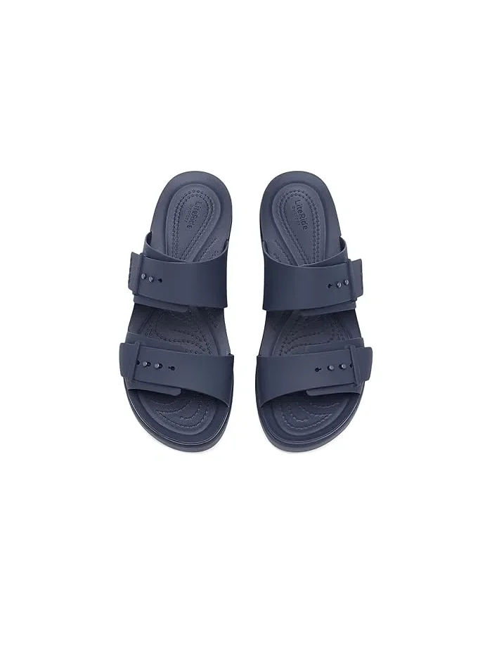 Босоножки на платформе Brooklyn Buckle Low Crocs — изображение 2 из 4, темно-синий