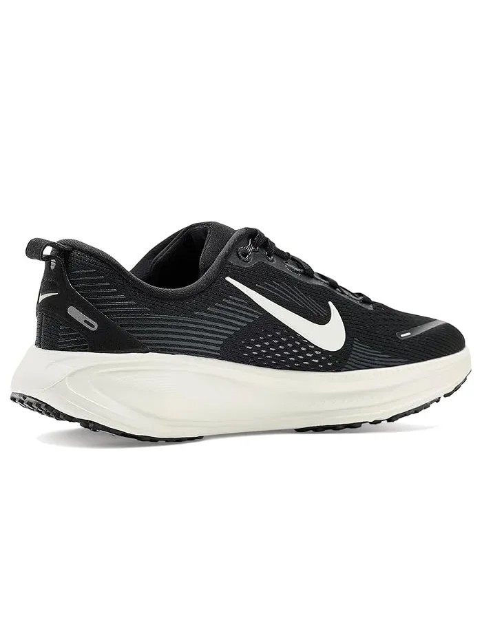 Кроссовки беговые Vomero 18 Nike Kids — изображение 3 из 4, черный/белый