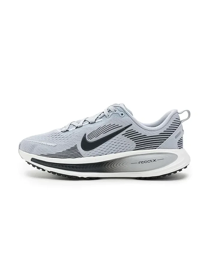 Кроссовки беговые Vomero 18 Nike Kids — изображение 4 из 4, серый//платиновый
