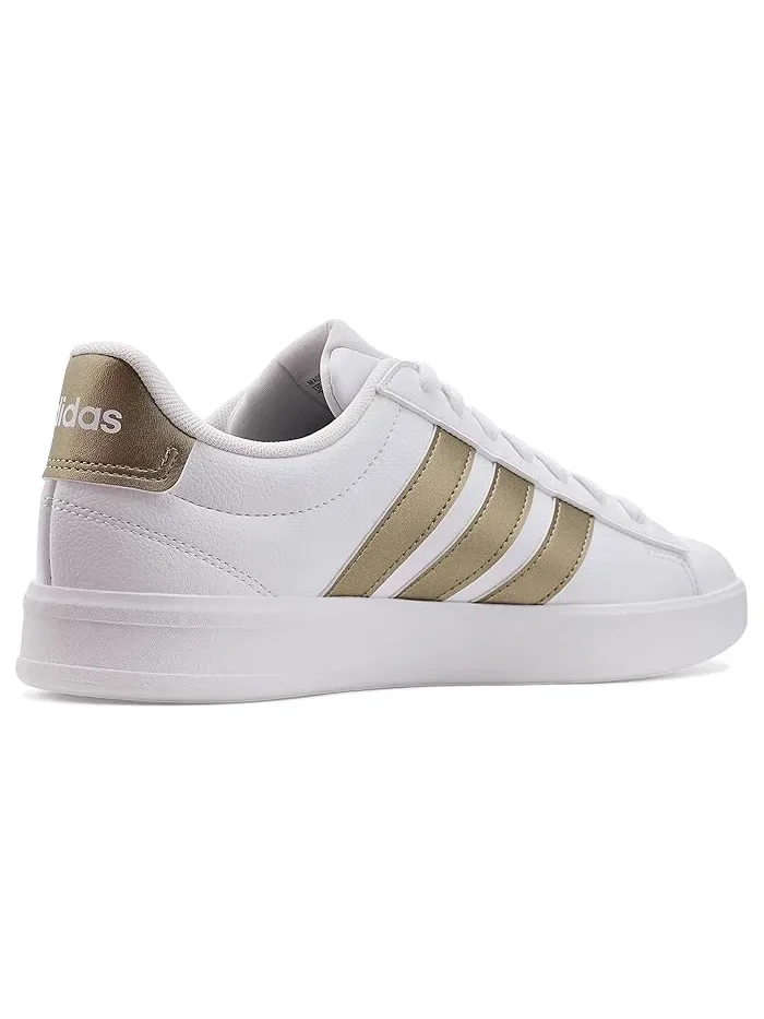 Кроссовки Grand Court 3.0 Adidas — изображение 3 из 4, белый/металлик/белый