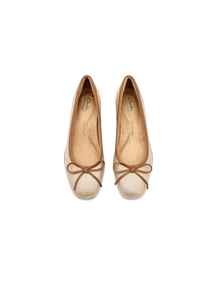 Балетки Clarks Jazmynn Bow — изображение 2 из 4, бежевый