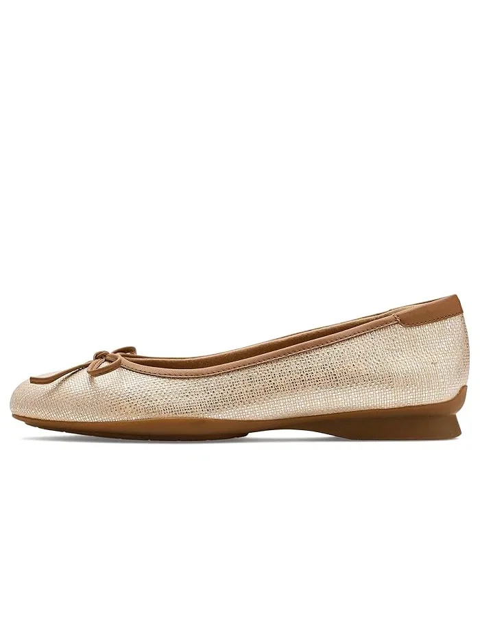 Балетки Clarks Jazmynn Bow — изображение 4 из 4, бежевый