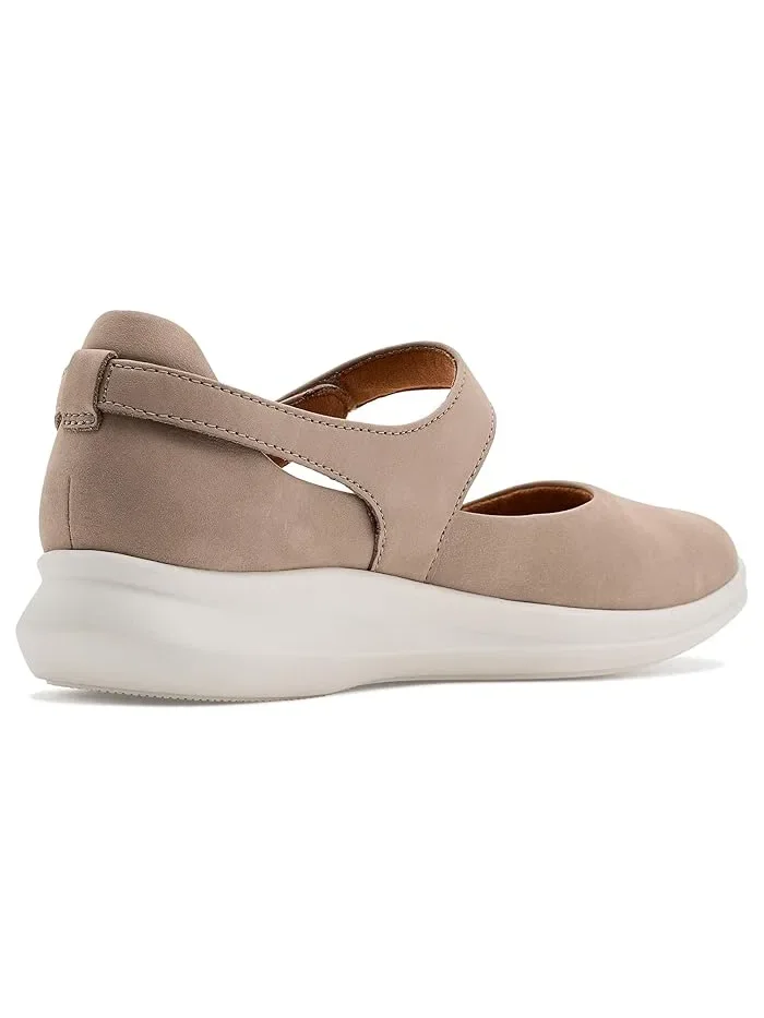 Туфли балетки с ремешком Lynell Strap Clarks — изображение 3 из 4, тауп