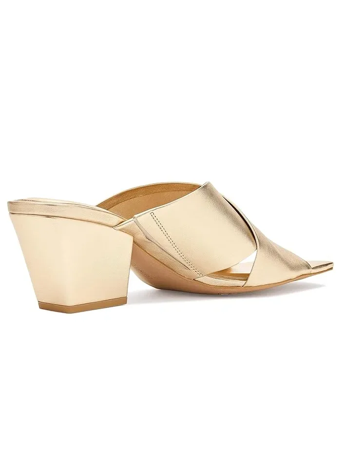 Босоножки-мюли с перекрестными ремешками Kespa Cross Band Vince Camuto — изображение 3 из 4, золотистый
