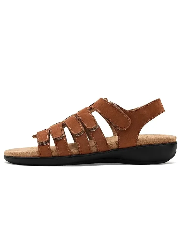 Сандалии с металлическими заклепками Rikki Studs Trotters, Luggage Nubuck — изображение 4 из 4, нубук
