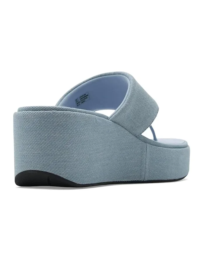 Босоножки с каблуком Platfforms Denim Wedge FitFlop — изображение 3 из 4, светлый джинсовый синий