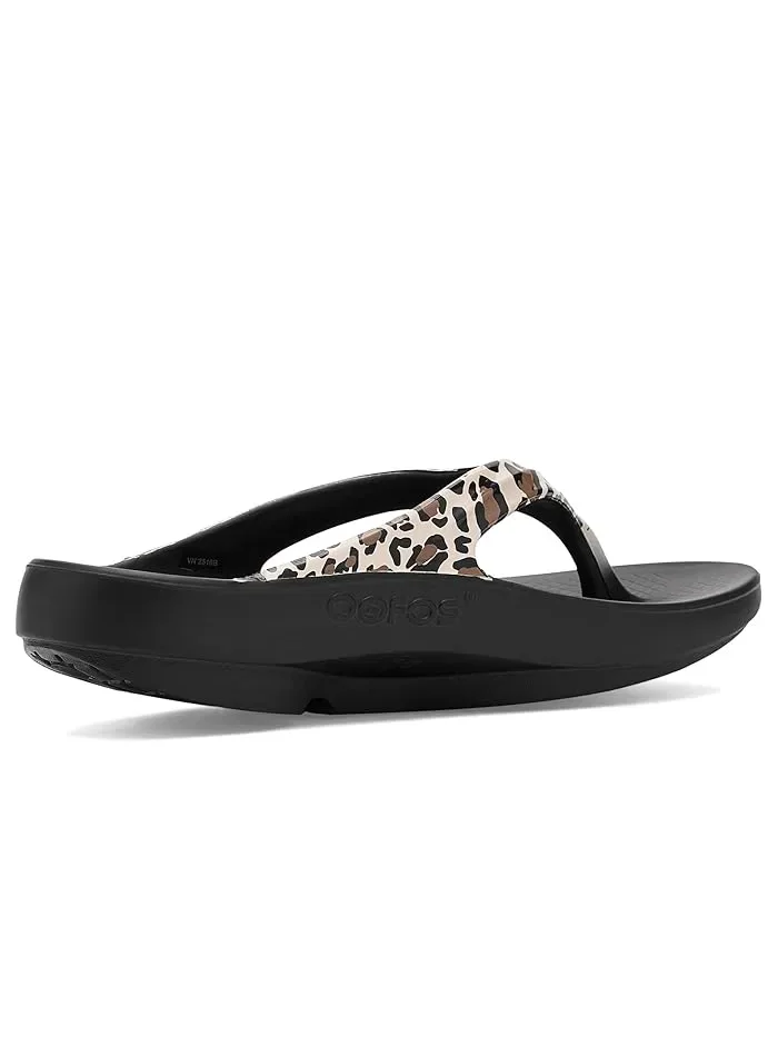 Сандалии Oolala Limited Thong OOFOS, Leopard — изображение 3 из 4, леопардовый