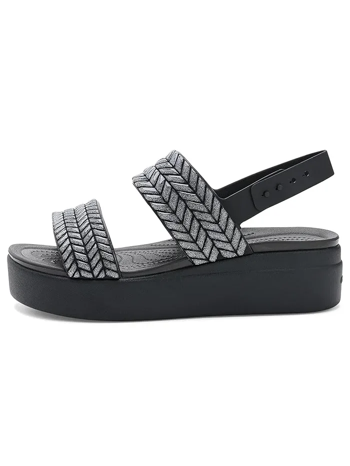 Сандалии платформа на каблуке Brooklyn Low Wedges Crocs — изображение 4 из 4, черный