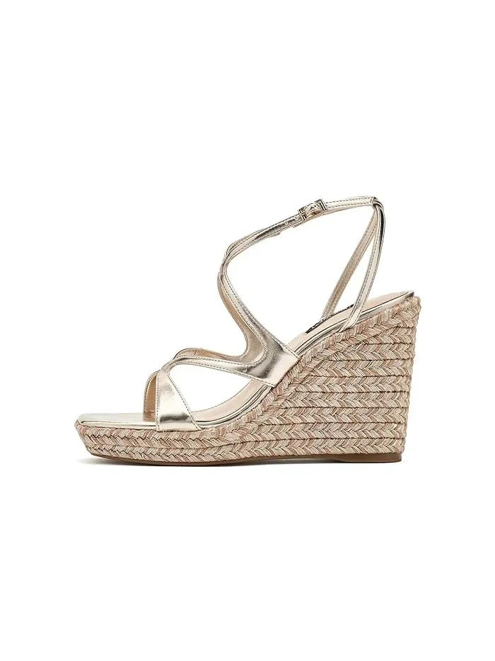 Босоножки на каблуке Adriane Nine West — изображение 4 из 4, золото