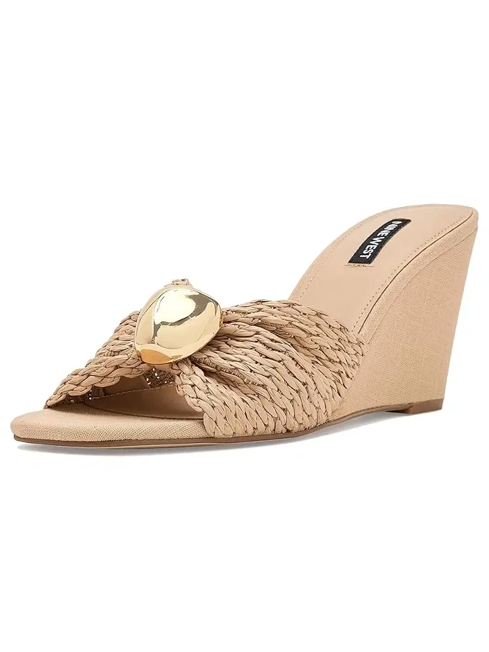 Босоножки на каблуке Nessla Nine West