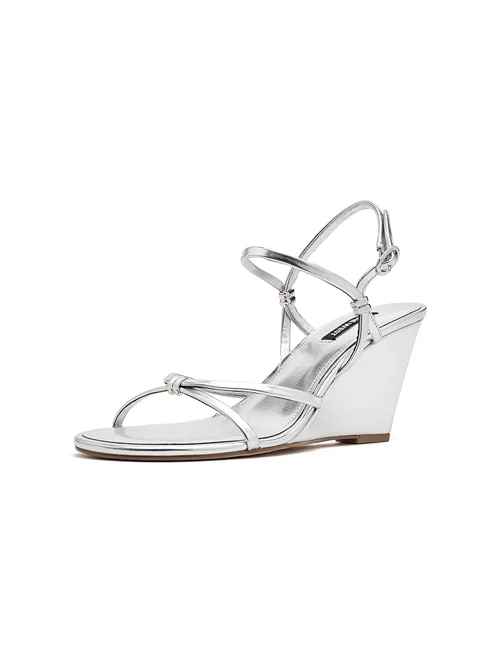 Босоножки на каблуке Devva Nine West