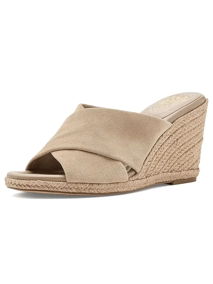 Босоножки на танкетке Vince Camuto