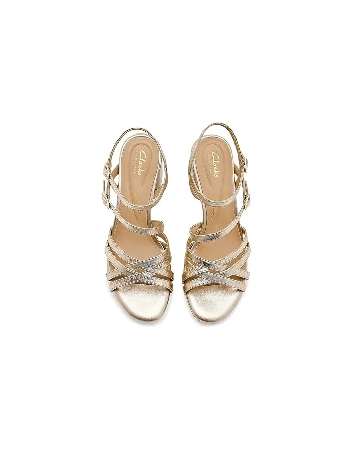 Босоножки на каблуке Ezoria Strap Clarks — изображение 2 из 4, золотистый