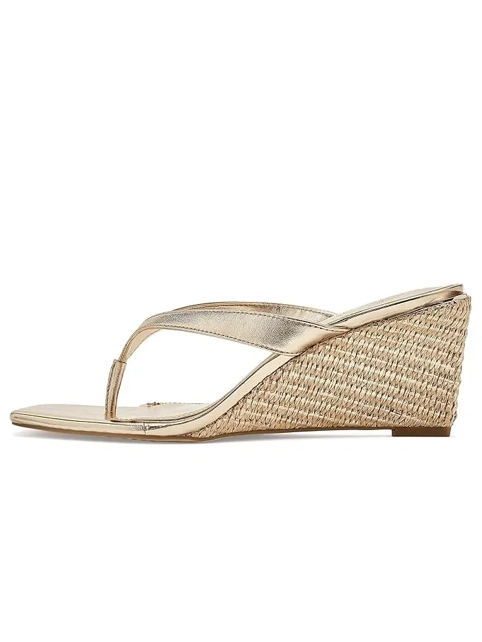 Босоножки на танкетке Cianna Vince Camuto — изображение 4 из 4, золотистый