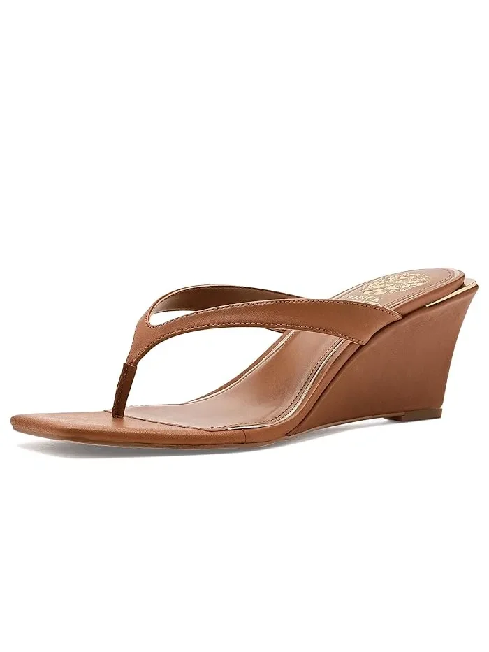 Босоножки на танкетке Cianna Vince Camuto
