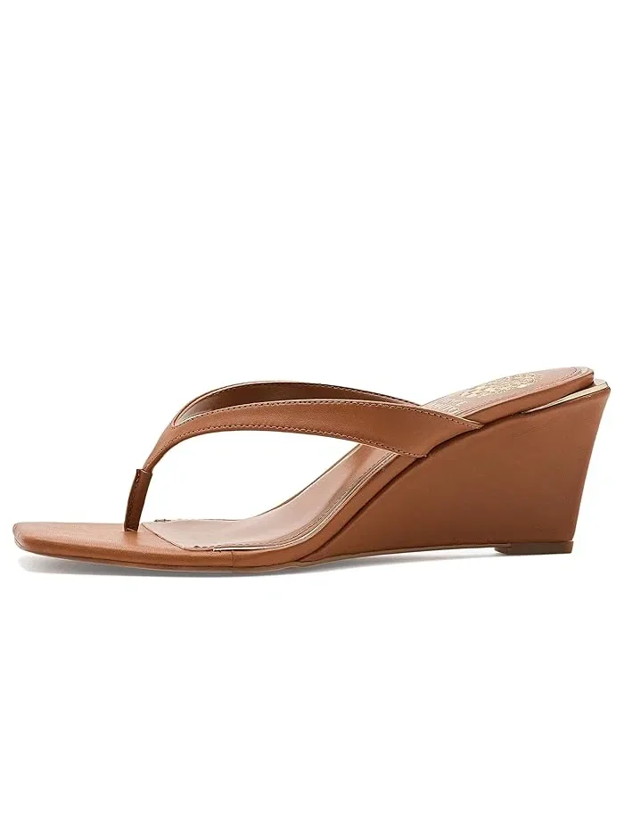 Босоножки на танкетке Cianna Vince Camuto — изображение 4 из 4, золотистый