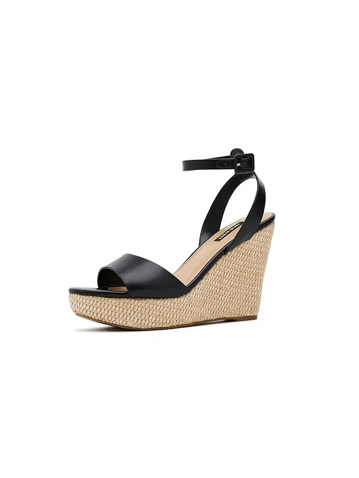 Босоножки на танкетке Hanlow Nine West
