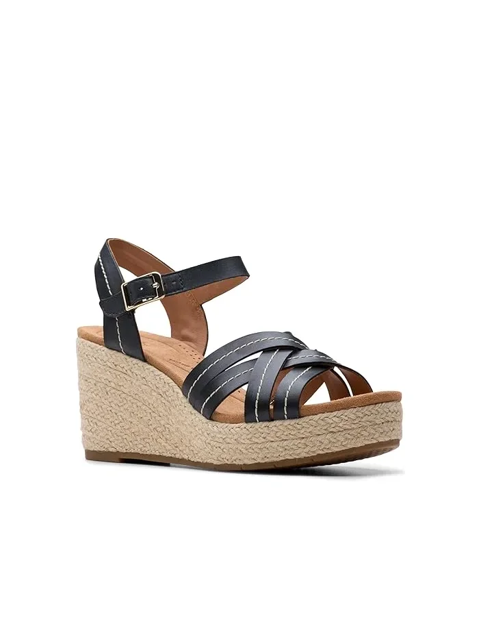 Босоножки на платформе Sabina Strap Clarks
