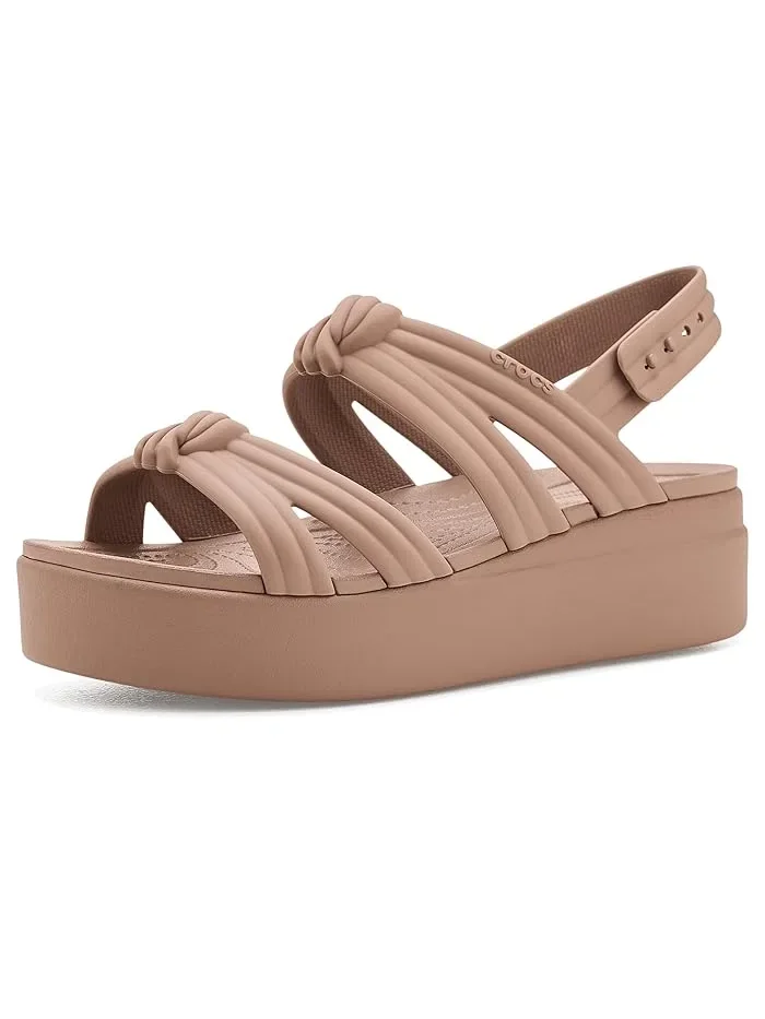 Туфли-лодочки на платформе Brooklyn Knot Low Wedge Crocs, Latte Knot — изображение 1 из 4, латте