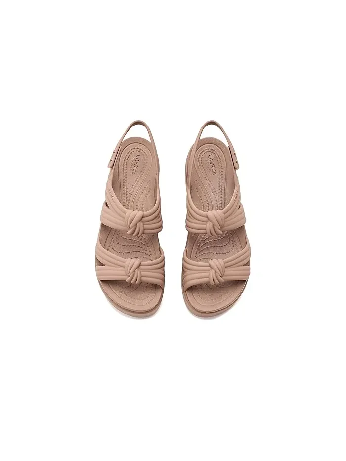 Туфли-лодочки на платформе Brooklyn Knot Low Wedge Crocs, Latte Knot — изображение 2 из 4, латте