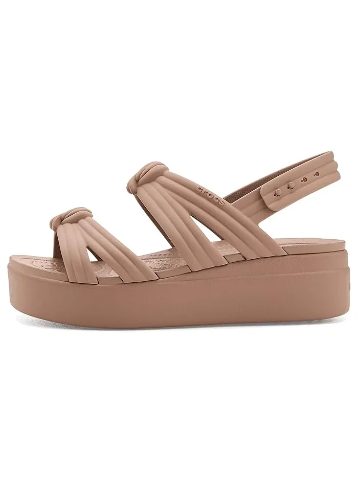 Туфли-лодочки на платформе Brooklyn Knot Low Wedge Crocs, Latte Knot — изображение 4 из 4, латте