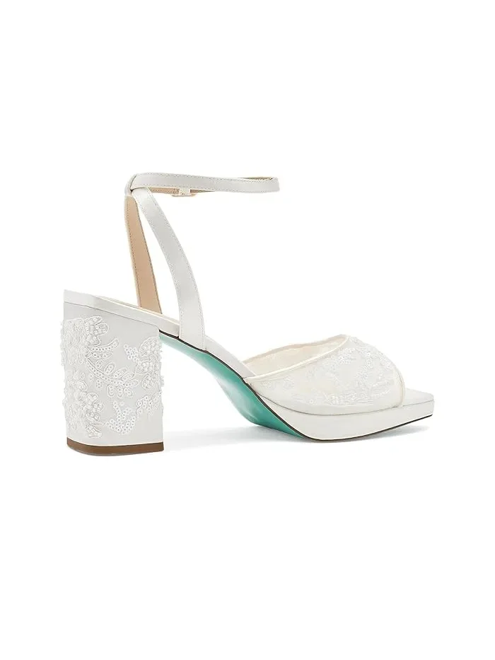 Туфли на каблуке Junie Blue by Betsey Johnson — изображение 3 из 4, белый
