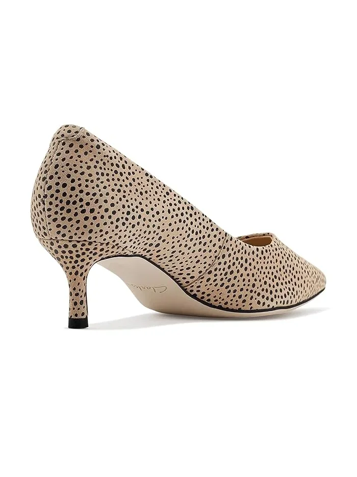 Туфли на каблуке с принтом Zarey Court Clarks, Animal Print Suede — изображение 3 из 4, принт животных