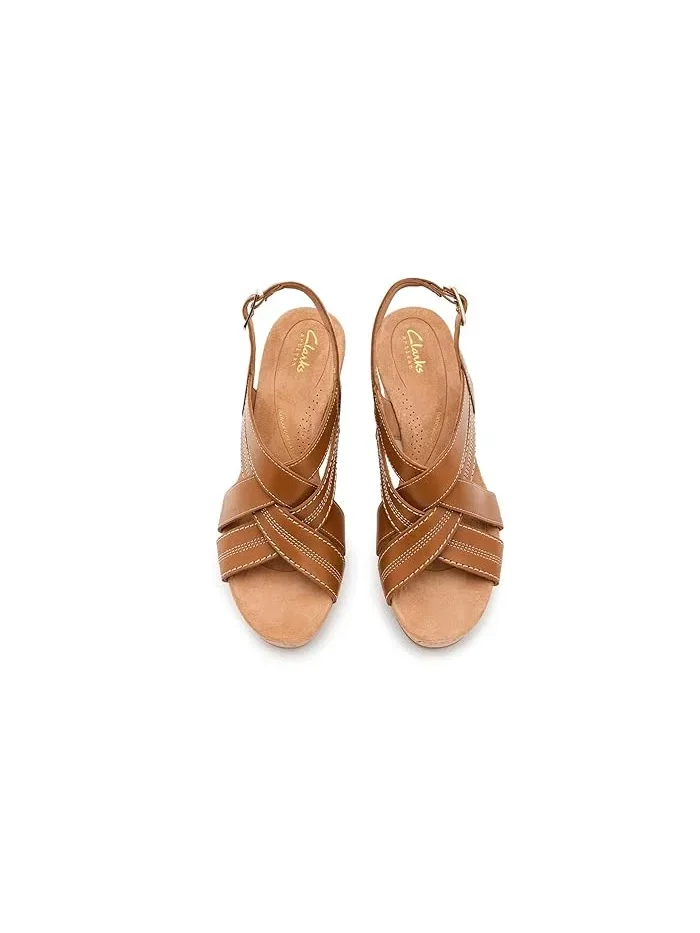 Туфли на каблуке Sabina Sling Clarks — изображение 2 из 4, бежевый
