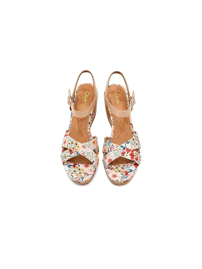 Туфли женские с цветочным принтом Chicly Floral Clarks — изображение 2 из 4, белый