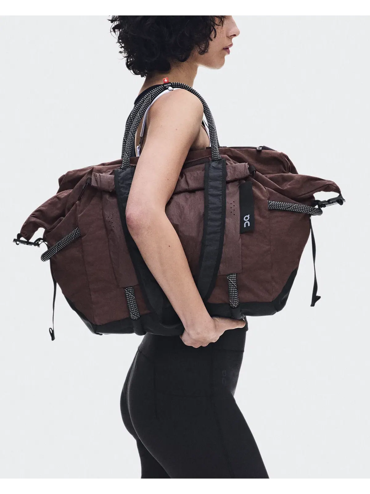Спортивный рюкзак 40 л с отделением для ноутбука Track Pack 40L Elite On — изображение 4 из 9, черный