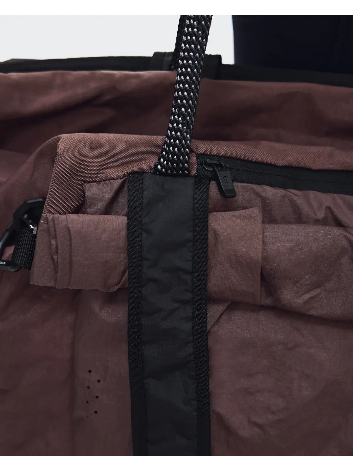 Спортивный рюкзак 40 л с отделением для ноутбука Track Pack 40L Elite On — изображение 5 из 9, черный