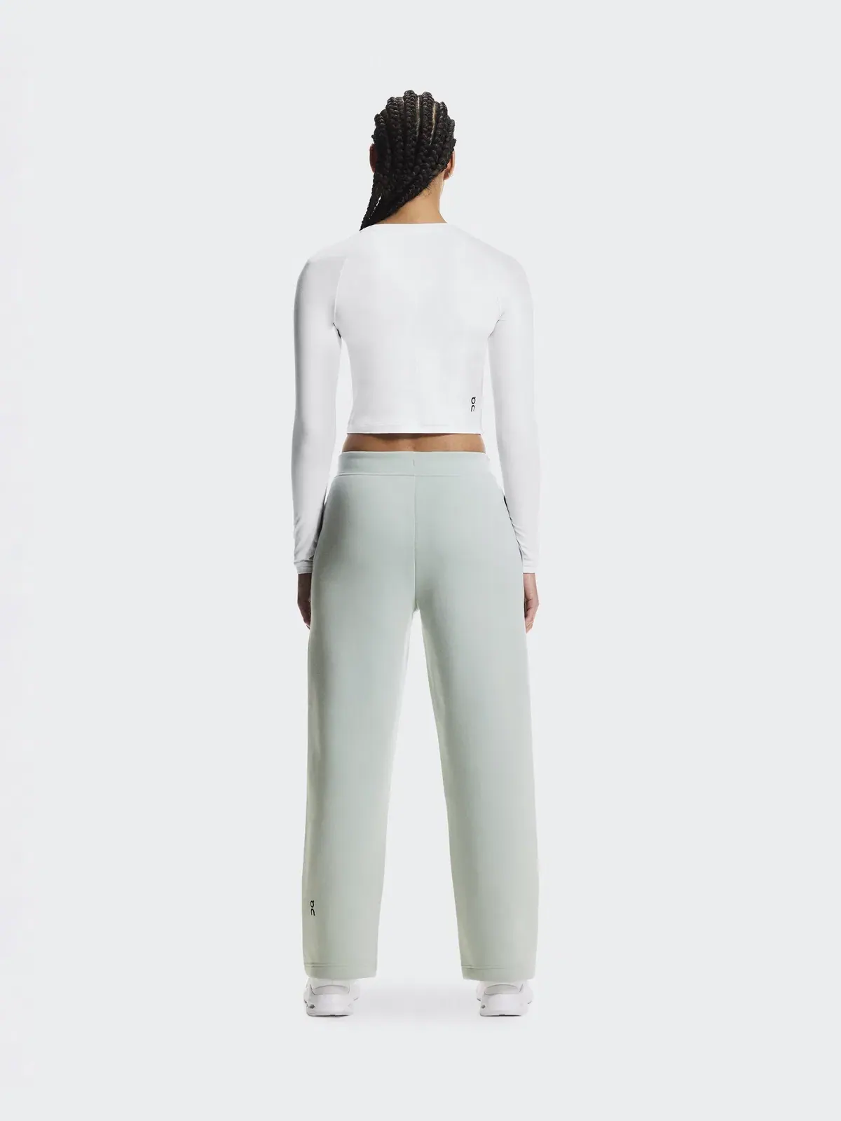 Женские брюки-джоггеры с технологичным карманом Focus Tech Sweatpants On — 3