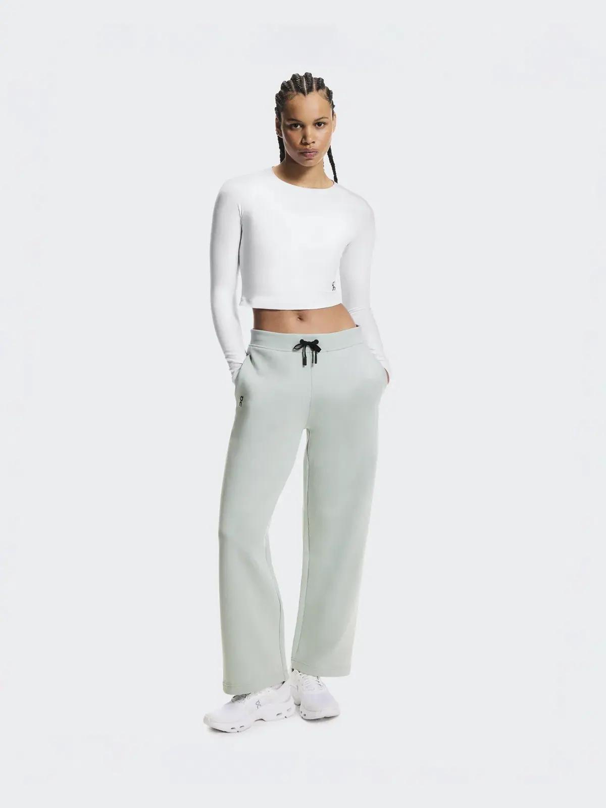 Женские брюки-джоггеры с технологичным карманом Focus Tech Sweatpants On — 4