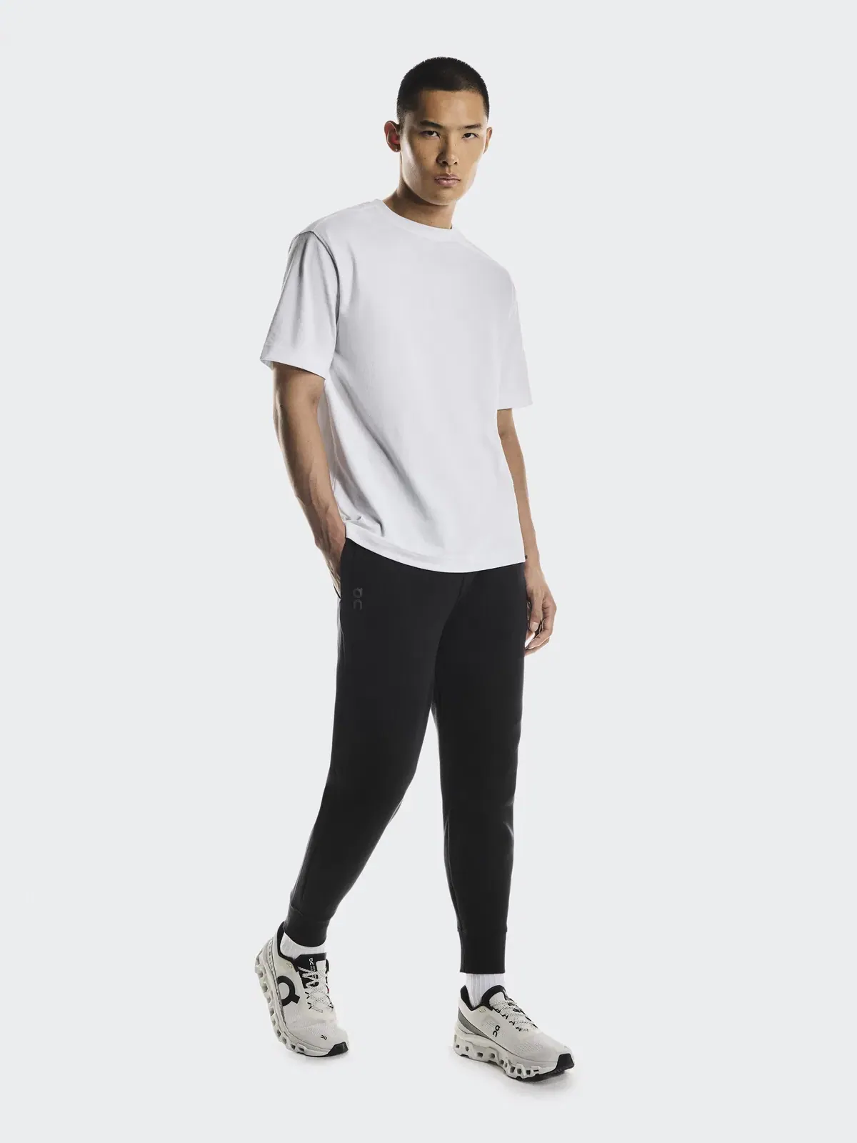 Мужские спортивные брюки с боковым карманом на молнии Focus Tech Sweatpants On — 4