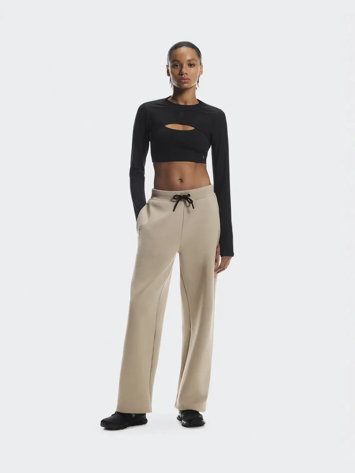 Женские спортивные брюки с боковым карманом на молнии Focus Tech Sweatpants On — 2
