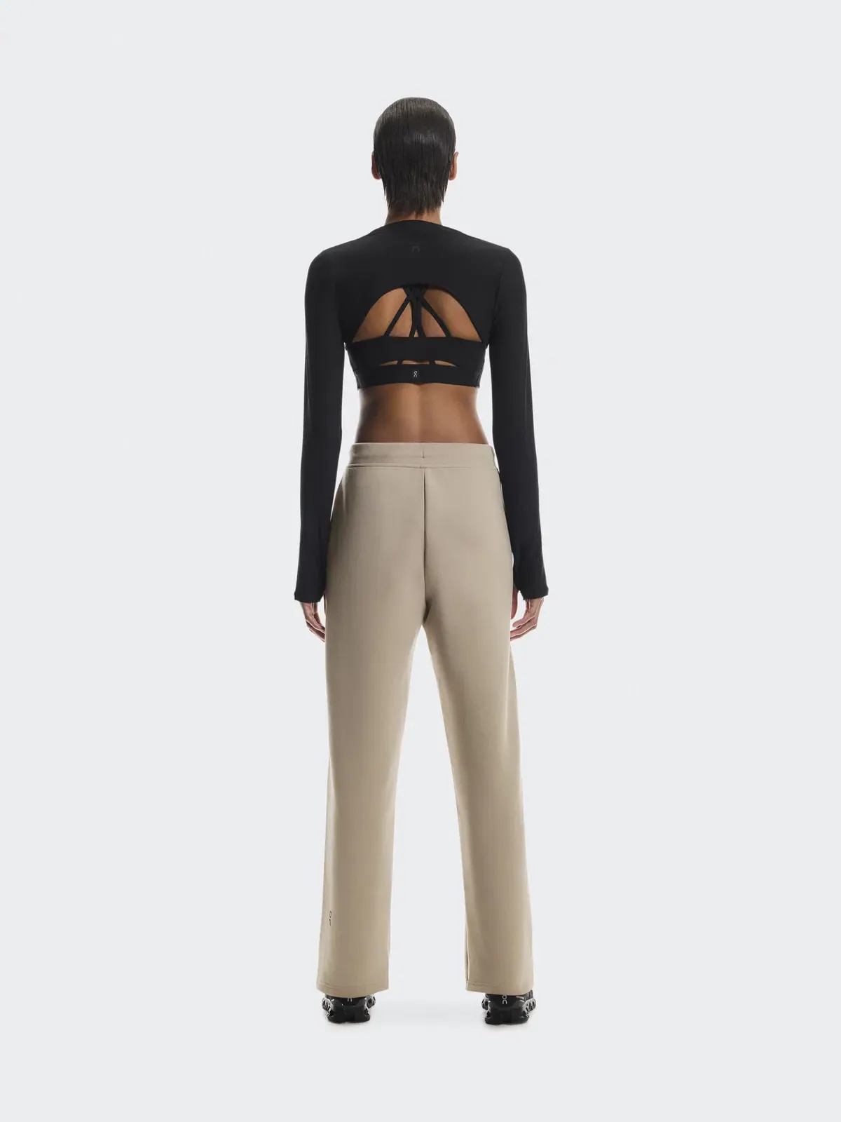 Женские спортивные брюки с боковым карманом на молнии Focus Tech Sweatpants On — 3