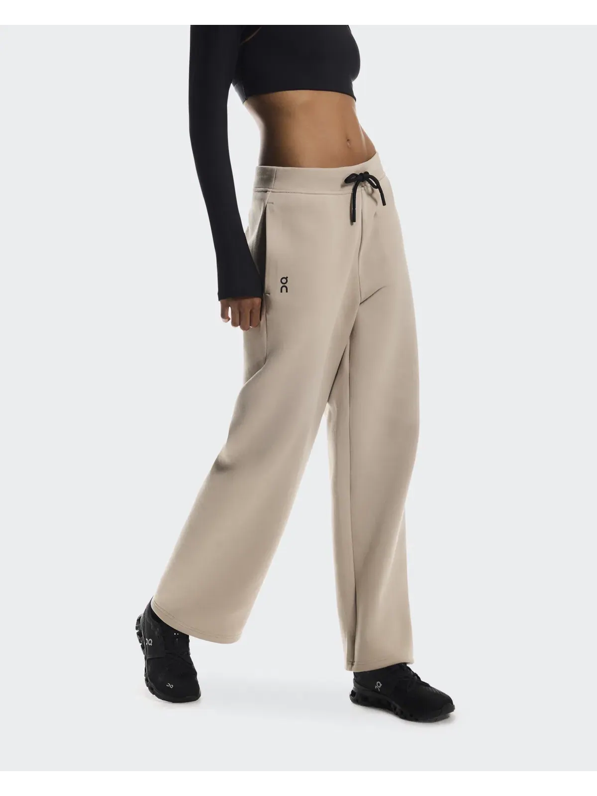 Женские спортивные брюки с боковым карманом на молнии Focus Tech Sweatpants On — 4