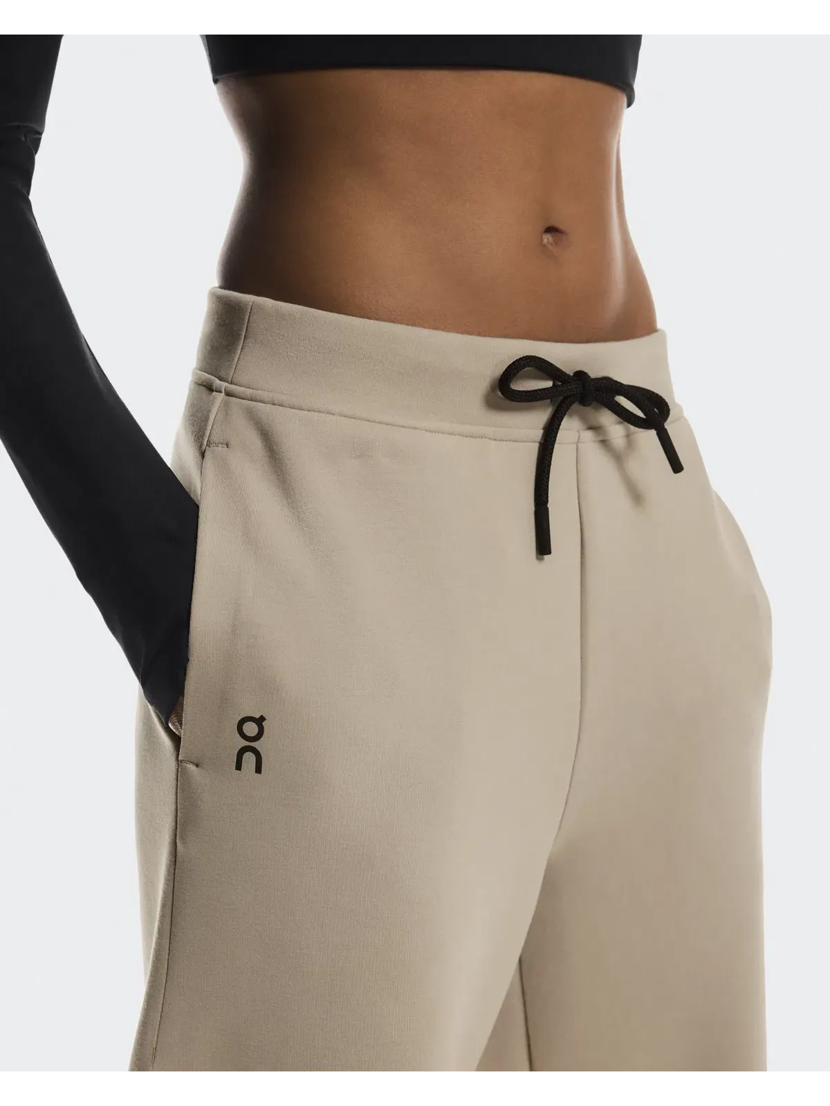 Женские спортивные брюки с боковым карманом на молнии Focus Tech Sweatpants On — 5