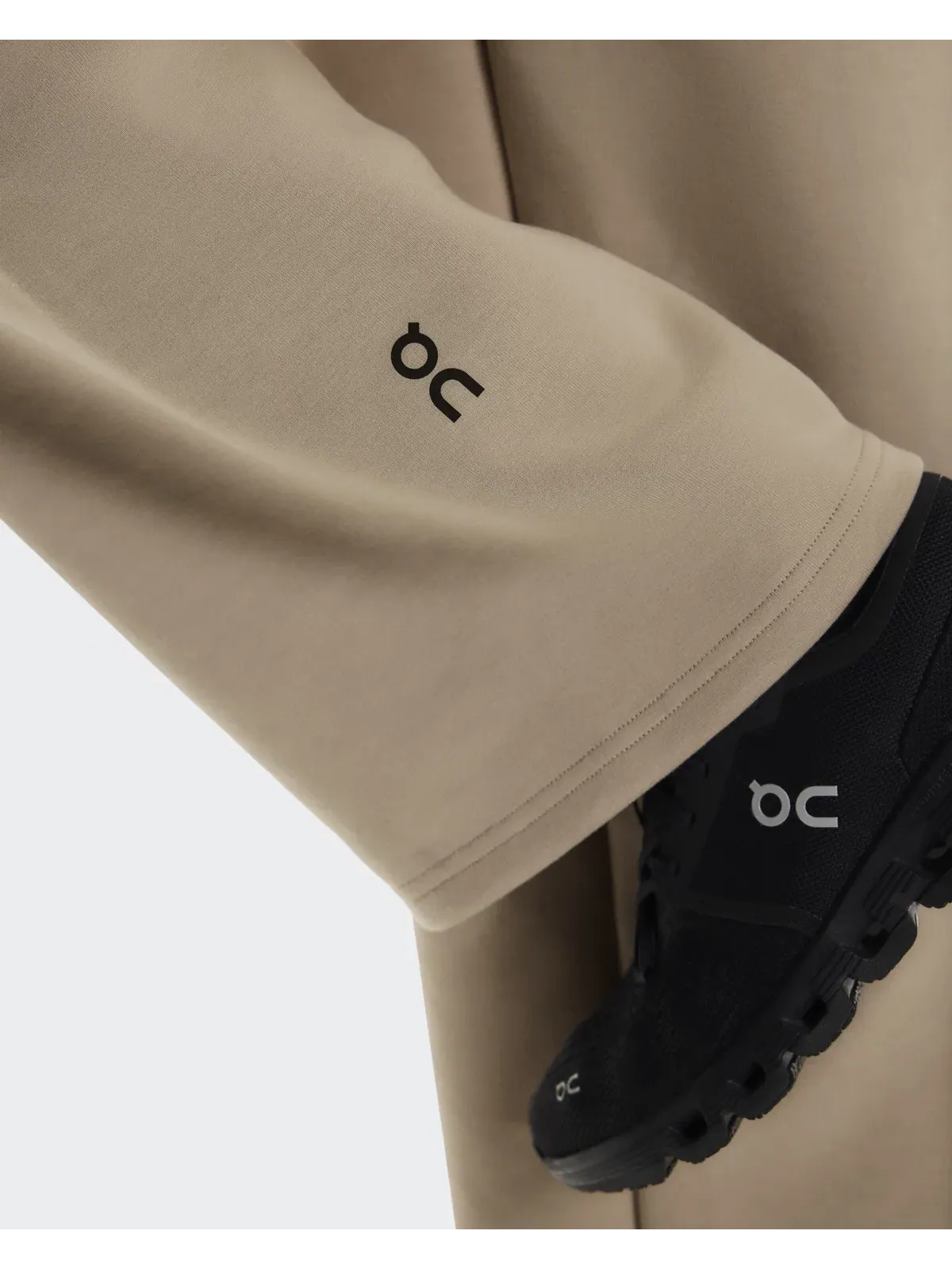 Женские спортивные брюки с боковым карманом на молнии Focus Tech Sweatpants On — 6