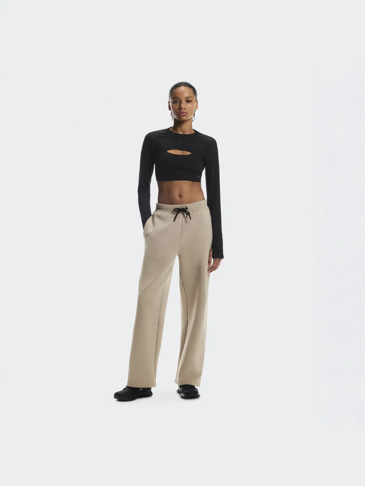 Женские спортивные брюки с боковым карманом на молнии Focus Tech Sweatpants On — 8