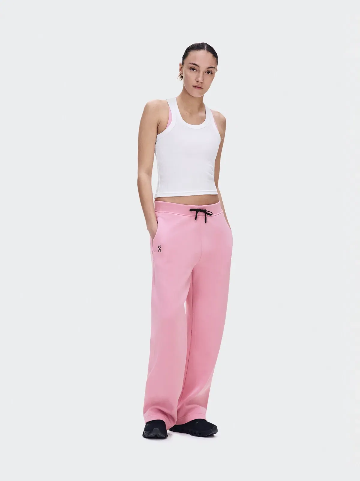 Женские спортивные брюки с боковым карманом на молнии Focus Tech Sweatpants On — 2