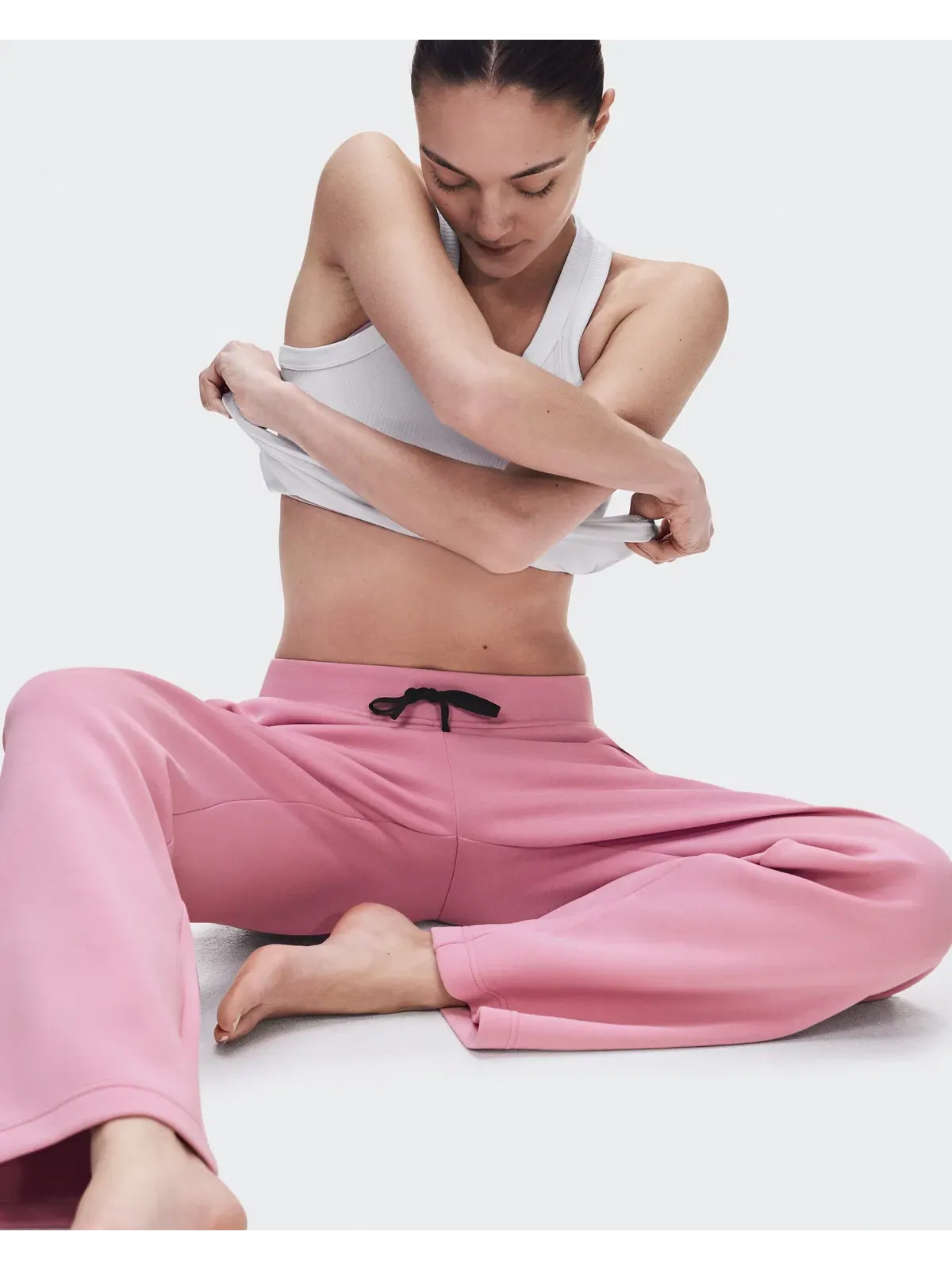 Женские спортивные брюки с боковым карманом на молнии Focus Tech Sweatpants On — 3