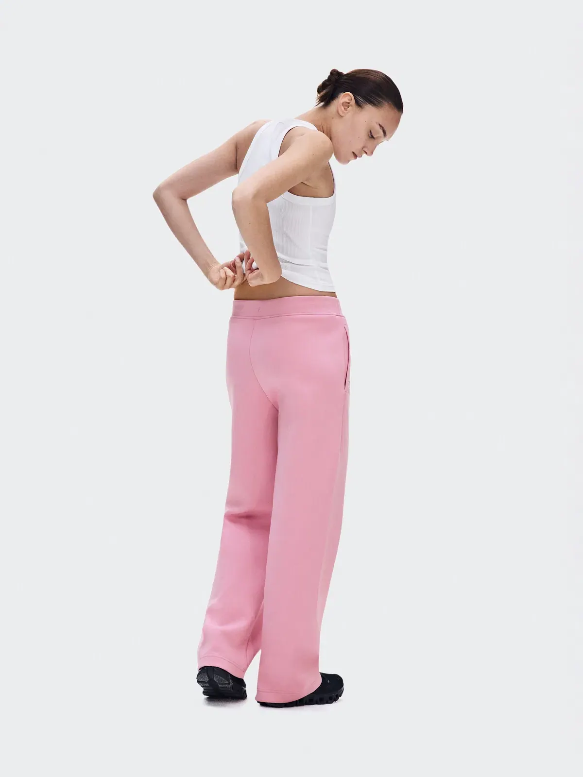 Женские спортивные брюки с боковым карманом на молнии Focus Tech Sweatpants On — 4