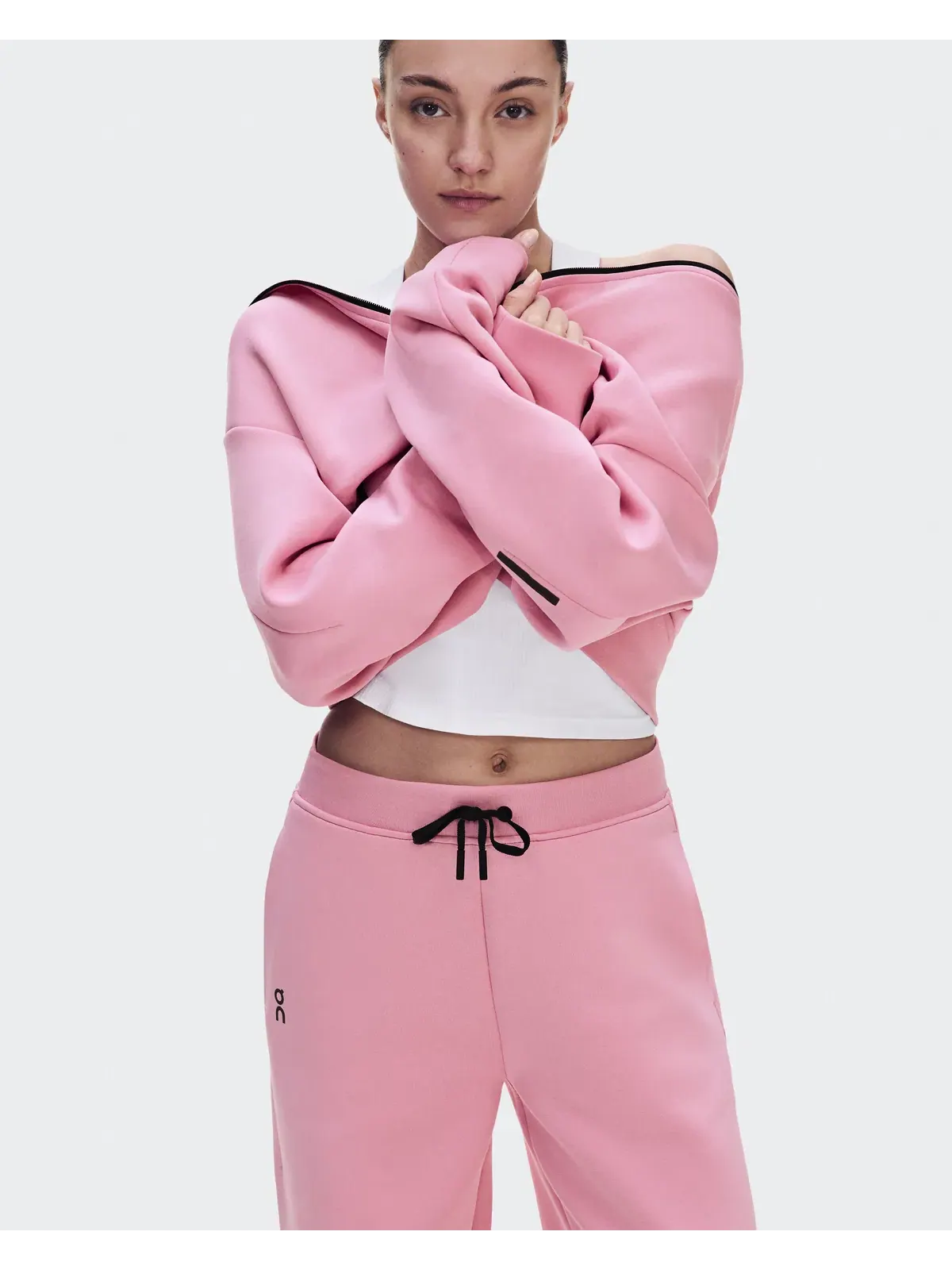 Женские спортивные брюки с боковым карманом на молнии Focus Tech Sweatpants On — 6
