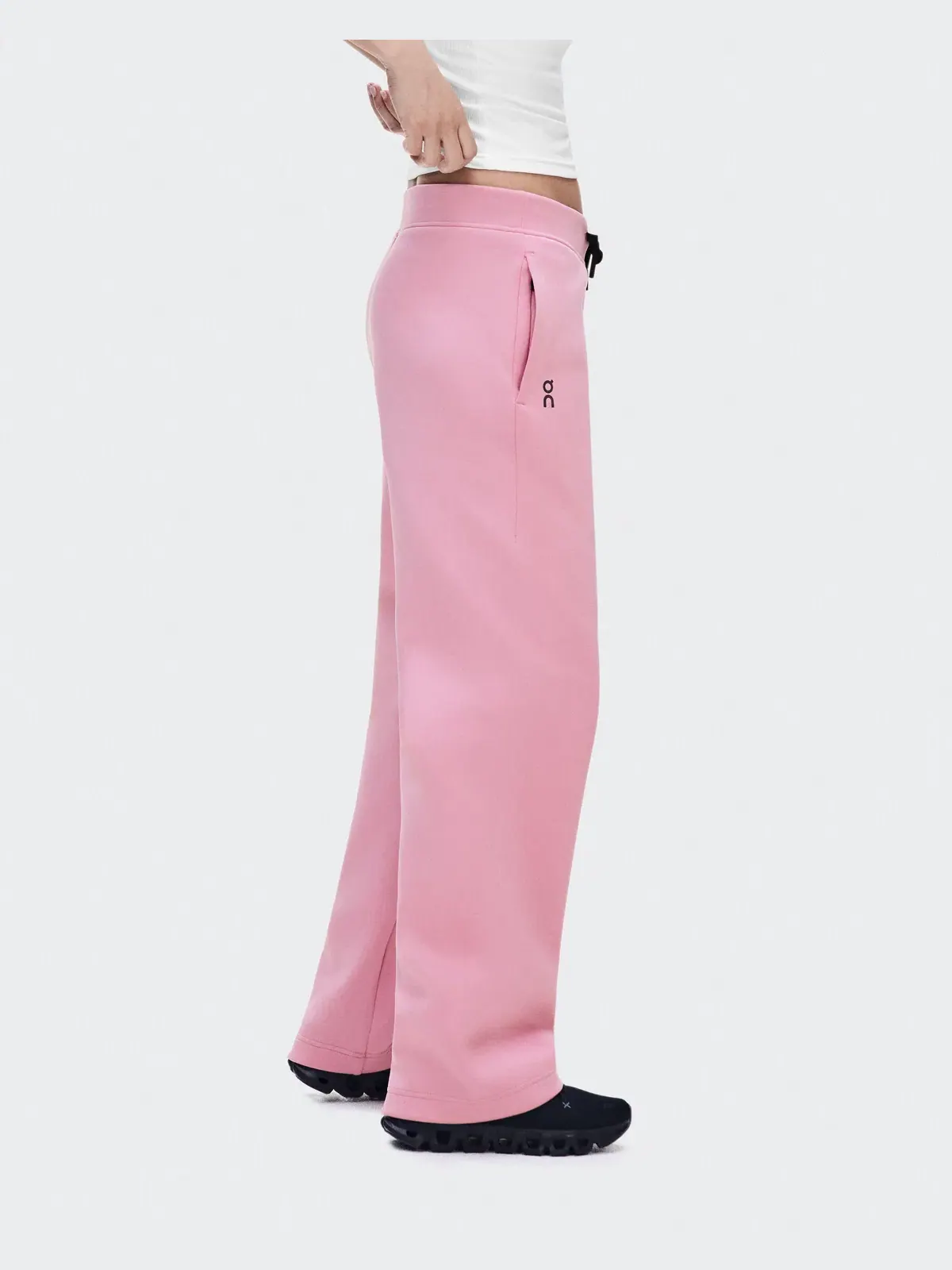 Женские спортивные брюки с боковым карманом на молнии Focus Tech Sweatpants On — 8